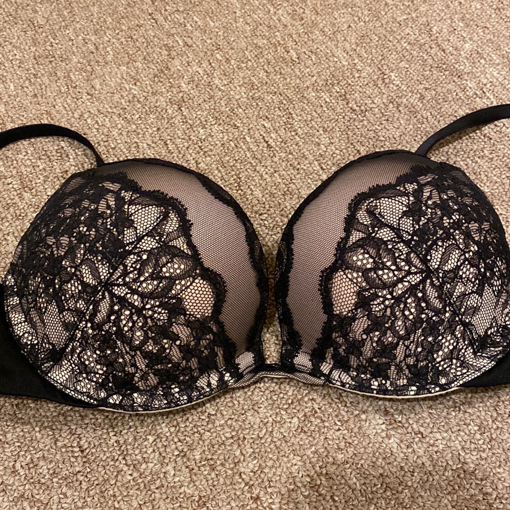 34A Victoria Secret push-up bra